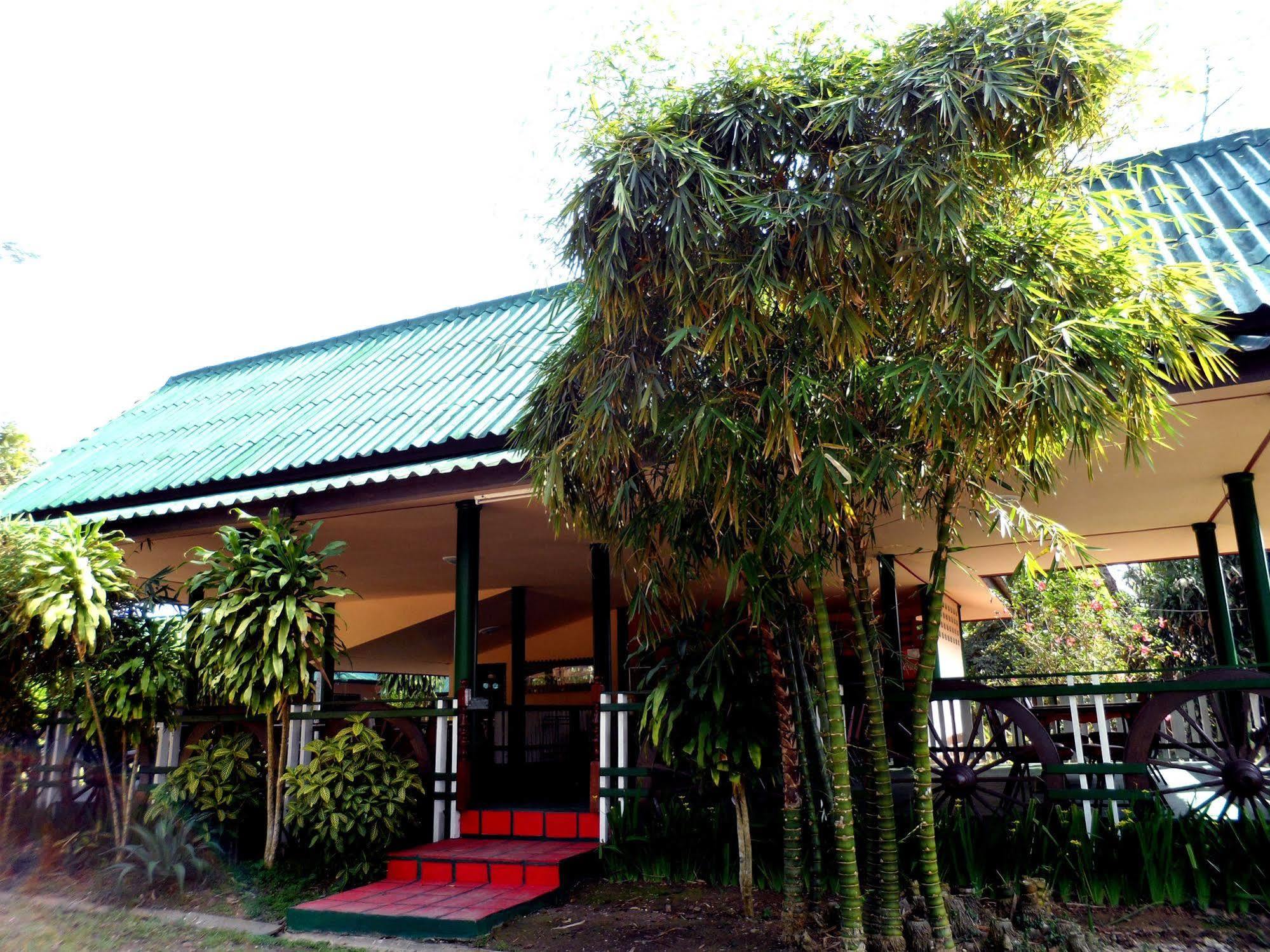 Khunnam Rimtarn Resort Мае Сай Экстерьер фото